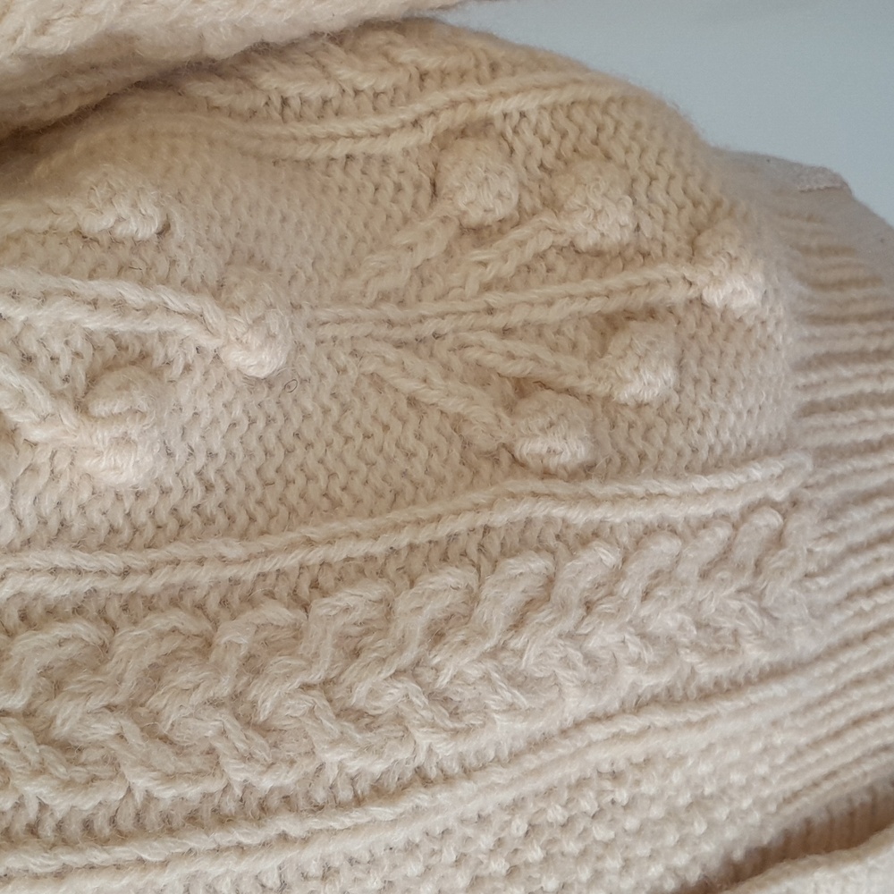 Elegant Cream Knit Cardigan - Picture 5 of 8